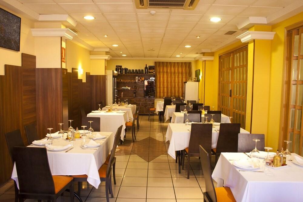 Hostal Valdepenas By Bossh Hotels Buitenkant foto