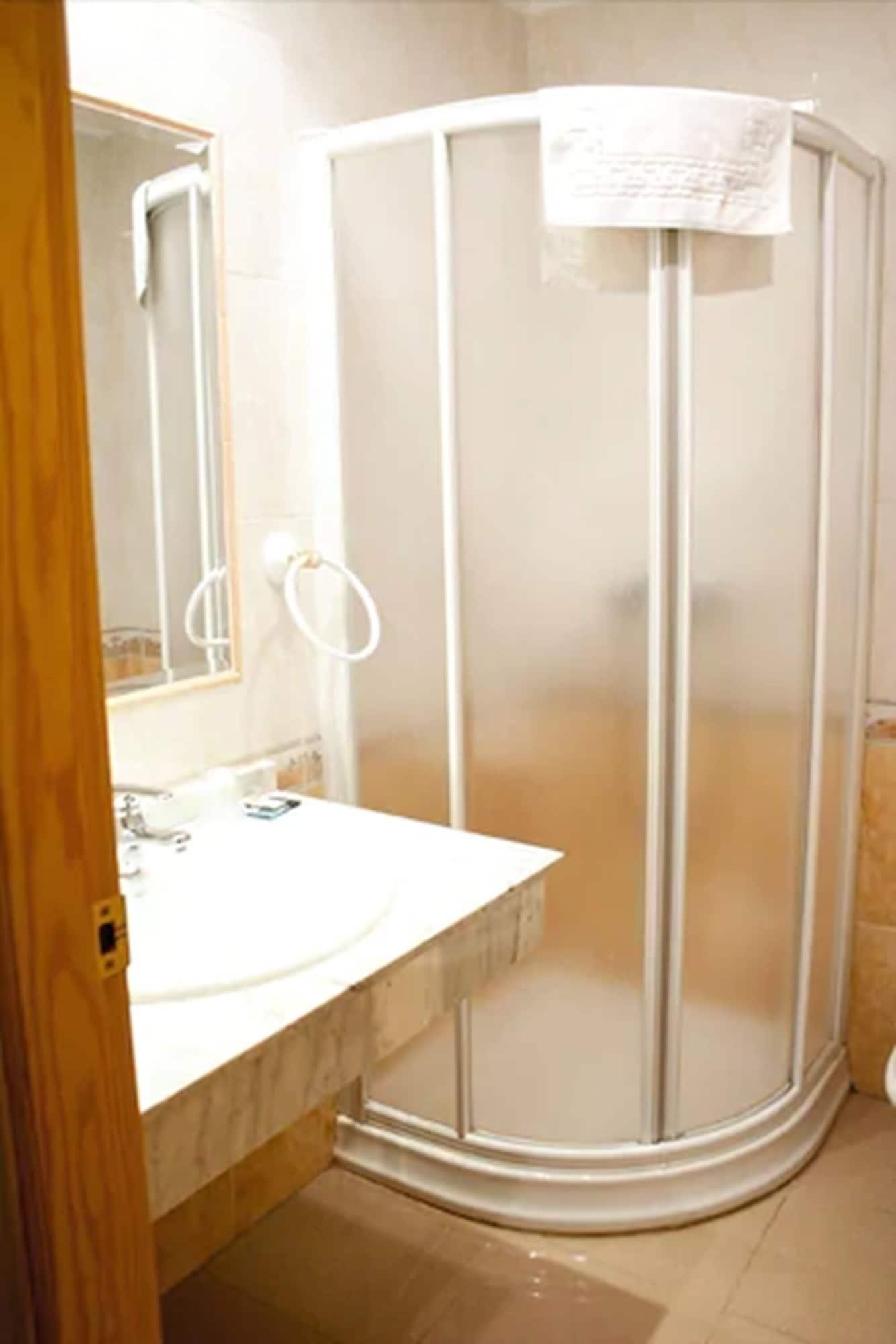 Hostal Valdepenas By Bossh Hotels Buitenkant foto