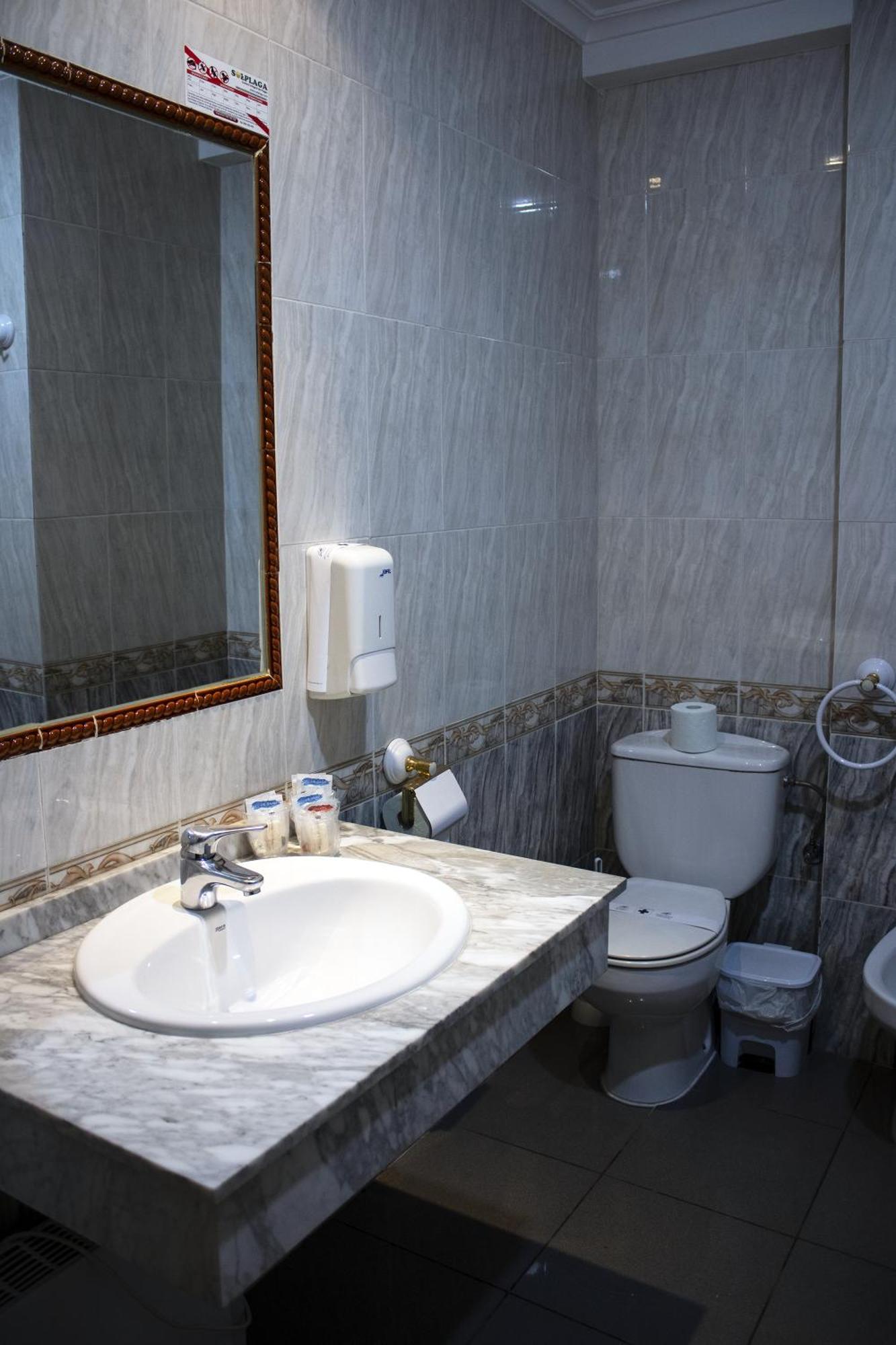 Hostal Valdepenas By Bossh Hotels Buitenkant foto