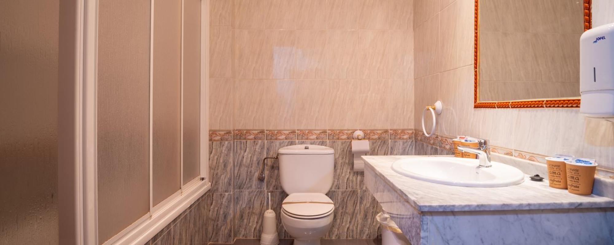 Hostal Valdepenas By Bossh Hotels Buitenkant foto