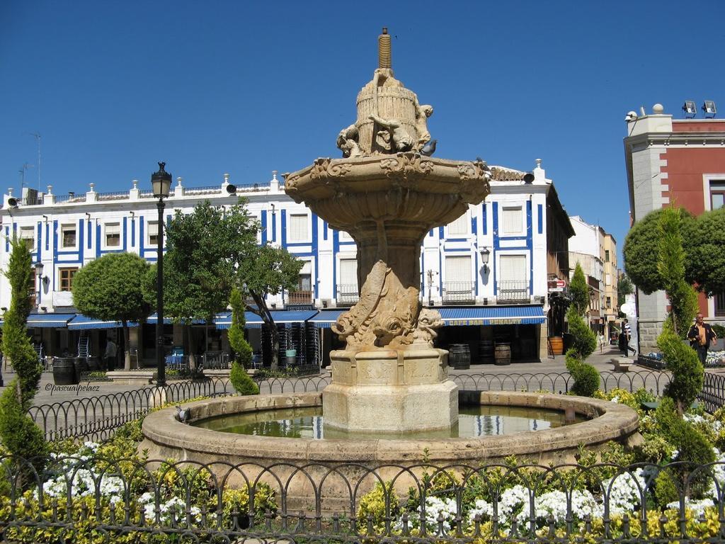 Hostal Valdepenas By Bossh Hotels Buitenkant foto